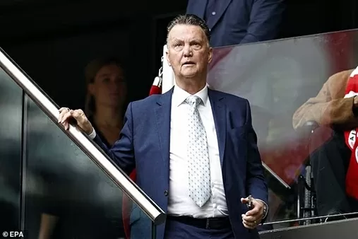 HLV Louis van Gaal tiếp tục chê Man Utd