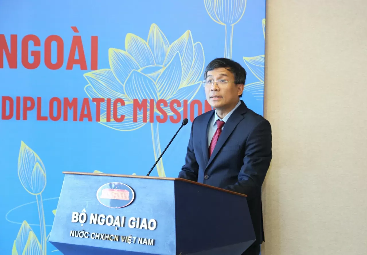 Thứ trưởng Thường trực Ngoại giao Nguyễn Minh Vũ phát biểu khai mạc Hội thảo. (Ảnh: Thành Long)