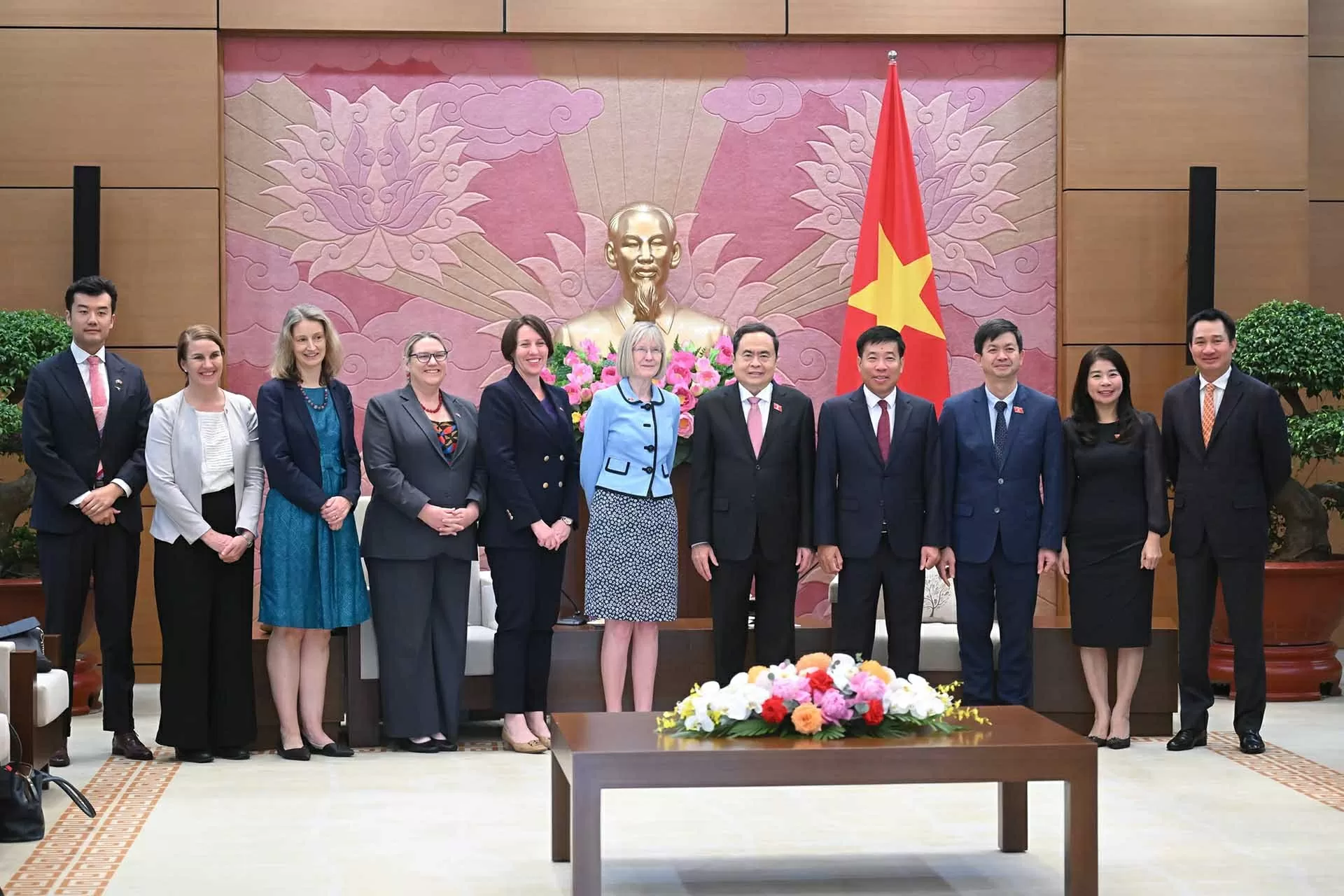 Chủ tịch Quốc hội Trần Thanh Mẫn tiếp Đại sứ Australia tại Việt Nam Gillian Bird Chủ tịch Quốc hội Trần Thanh Mẫn tiếp Đại sứ Australia tại Việt Nam Gillian Bird