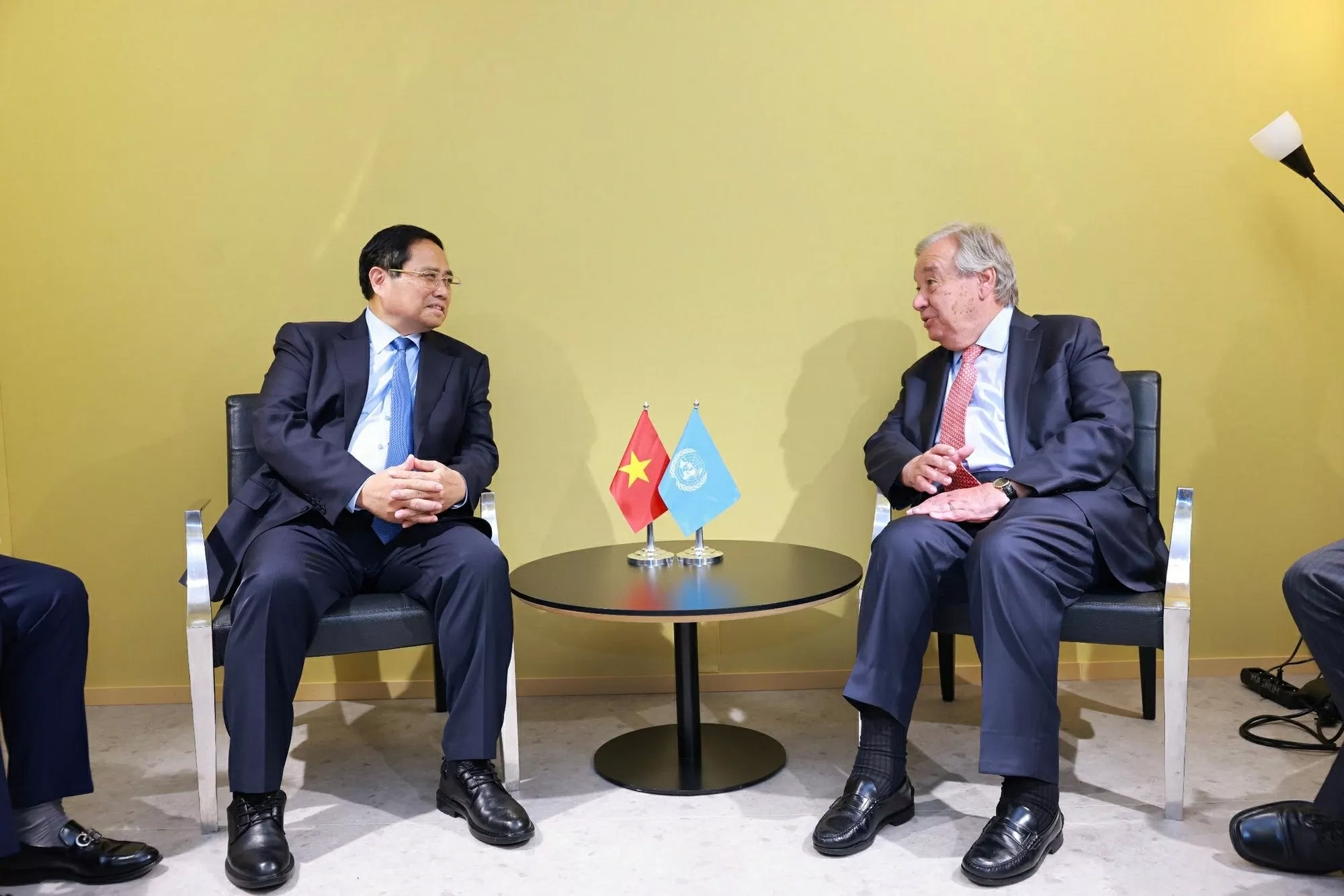 PM Chinh congratulates UN Secretary-General Antonio Guterres on successful organisation of UNOC3 in Nice