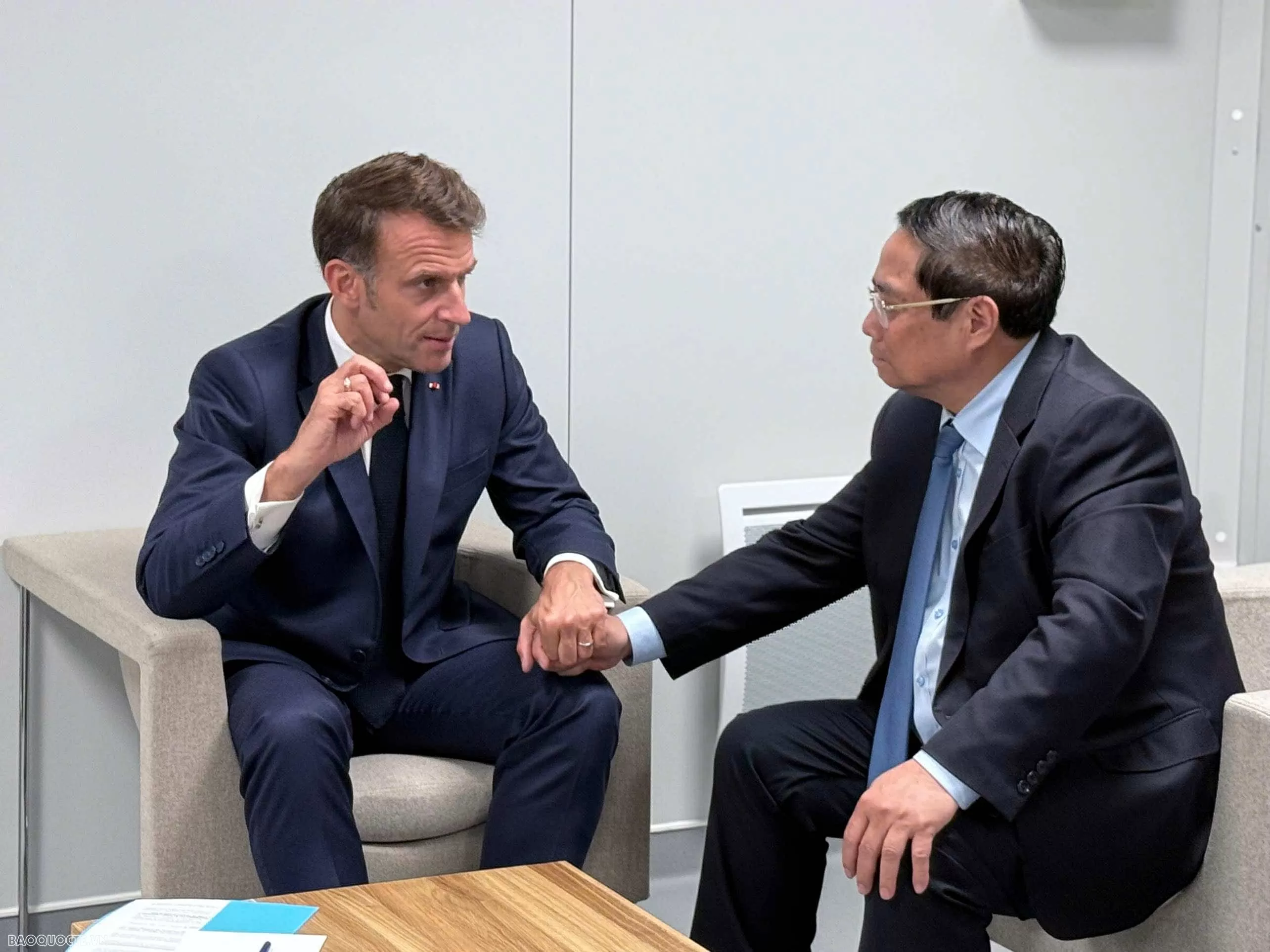 PM Pham Minh Chinh meets with French President Emmanuel Macron on occasion of UNOC in Nice