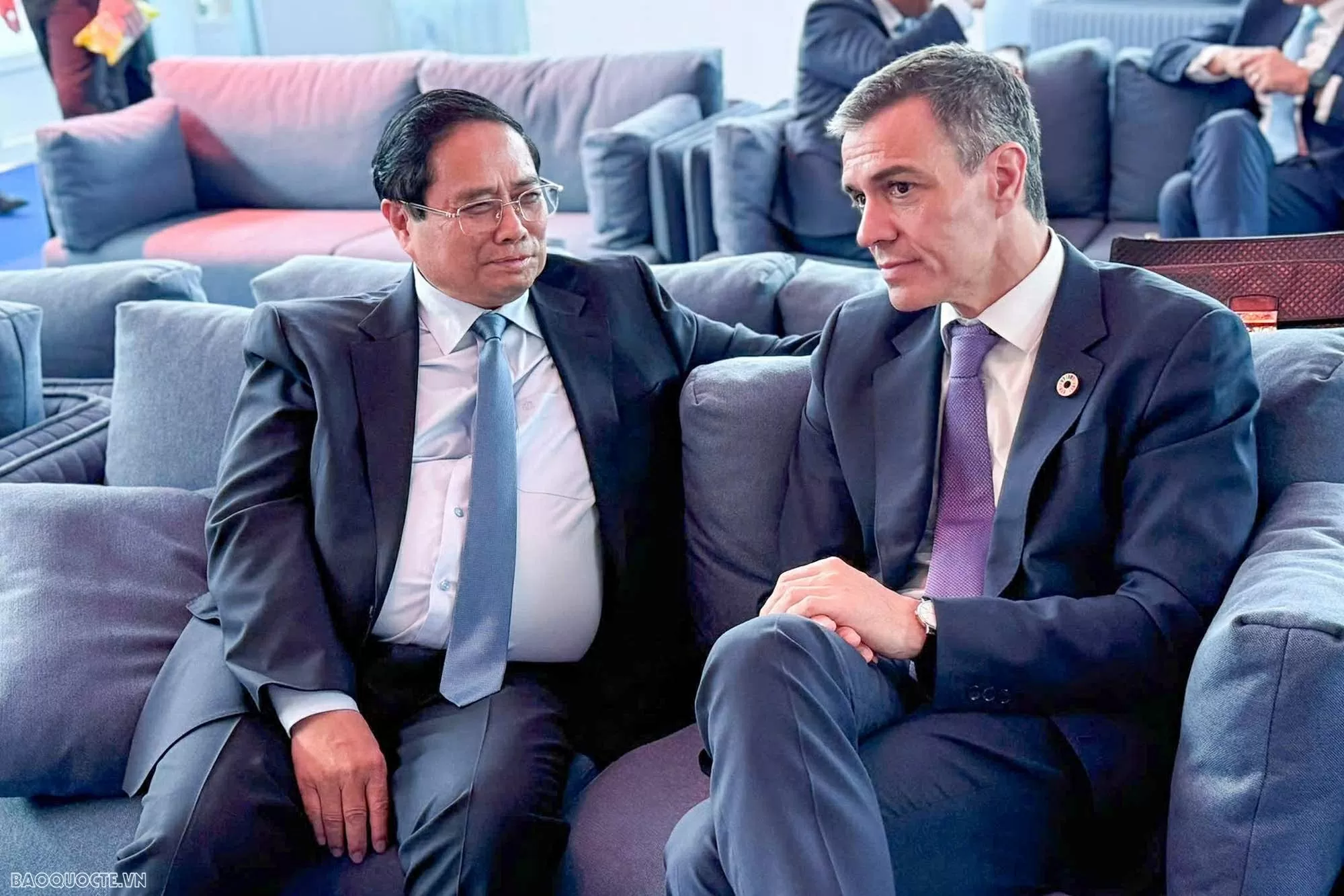 PM Pham Minh Chinh and Spanish Prime Minister Pedro Sanchez meet on UNOC3  occasion in Nice