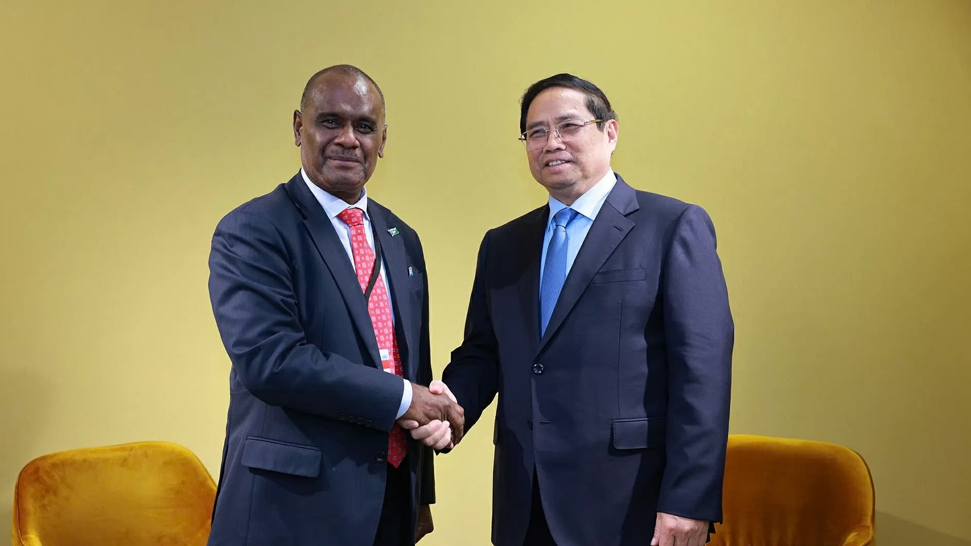 Prime Minister Pham Minh Chinh and Prime Minister of Solomon Islands pledge stronger ties on UNOC 3 occasion