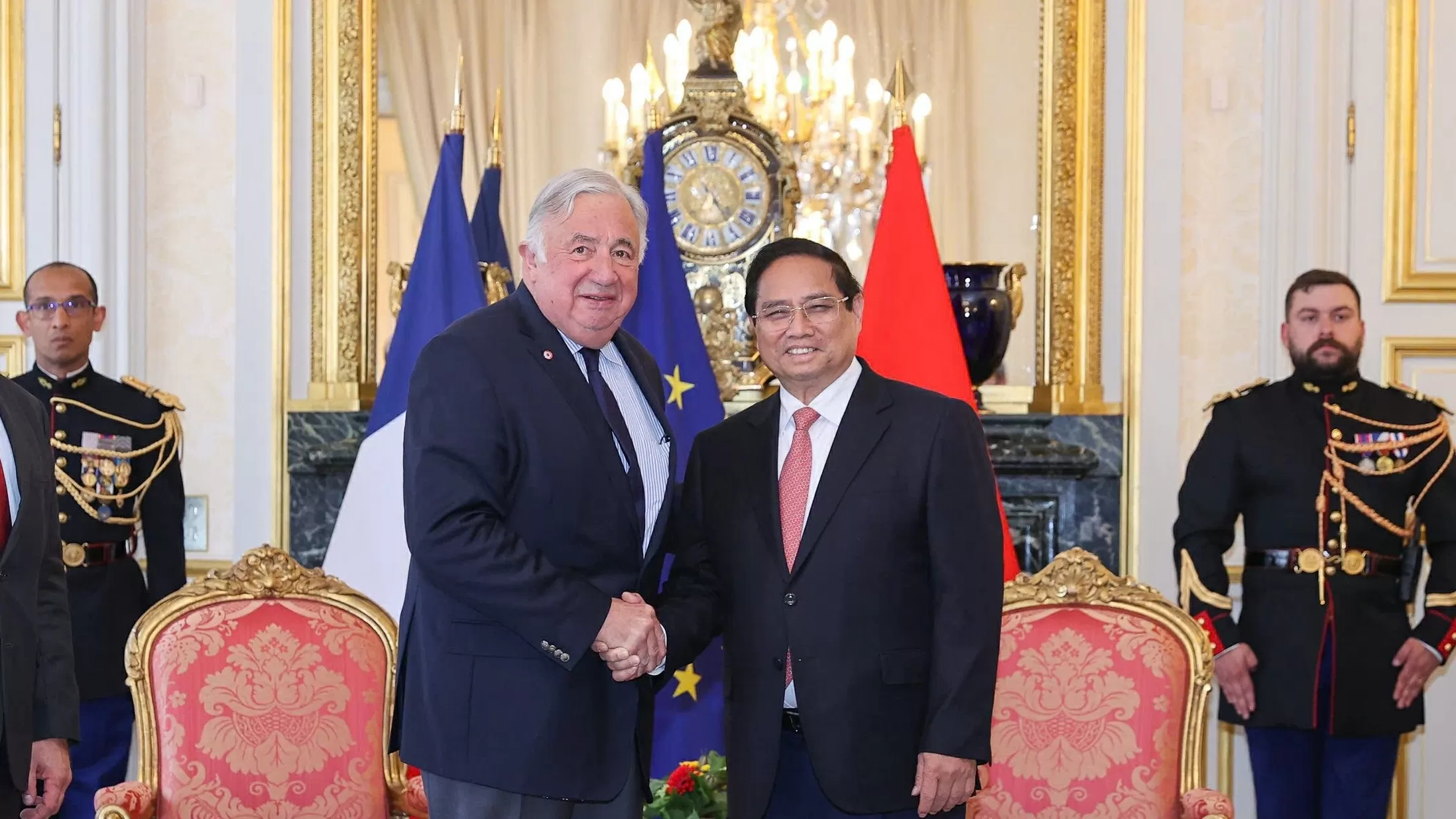 Prime Minister Pham Minh Chinh meets with French Senate President Gérard Larcher in Paris