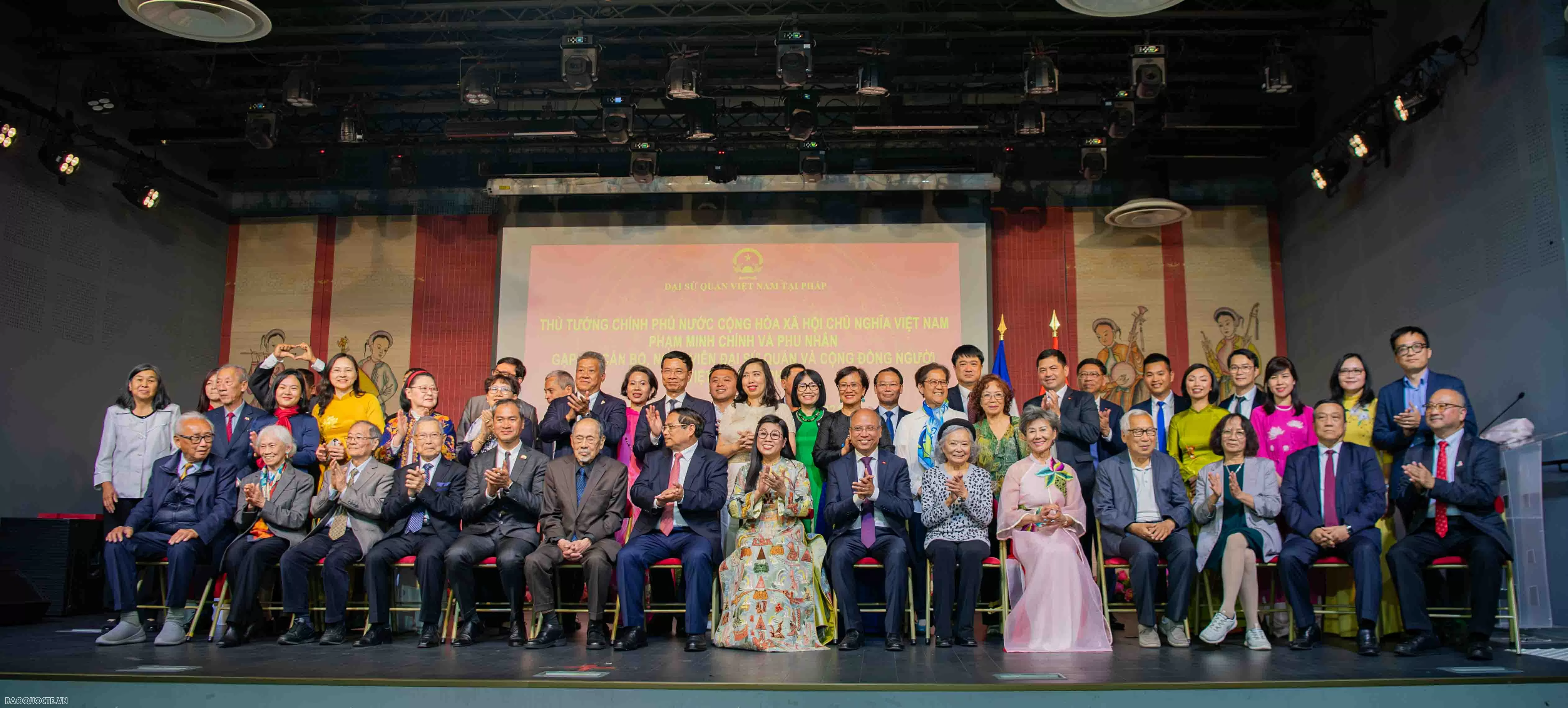 Thủ tướng Phạm Minh Chính gặp gỡ cộng đồng người Việt Nam tại Pháp Thủ tướng Phạm Minh Chính gặp gỡ cộng đồng người Việt Nam tại Pháp