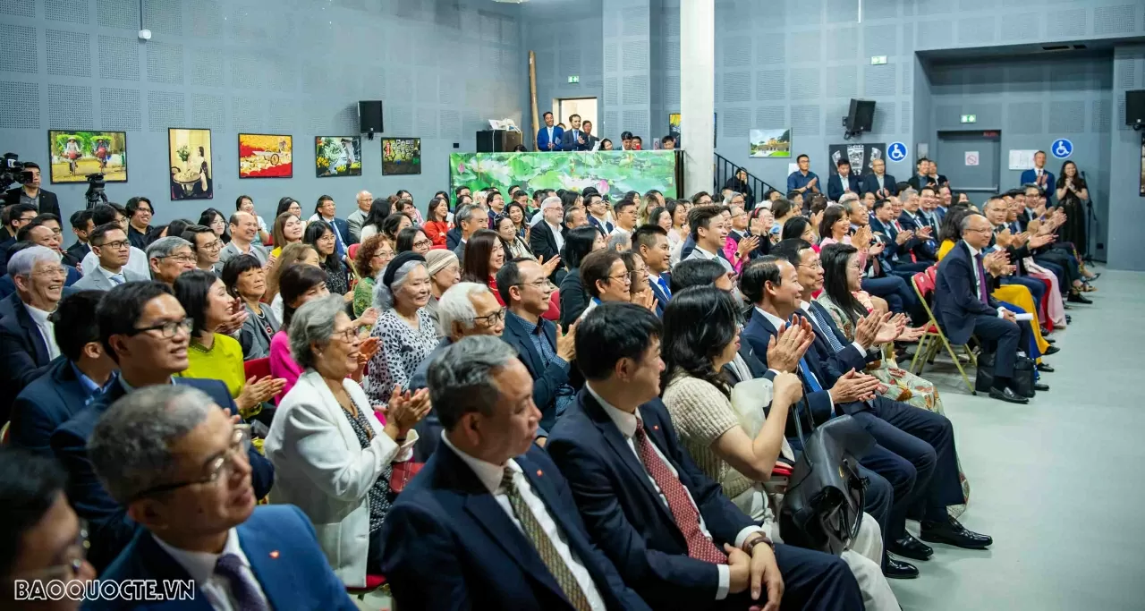 Thủ tướng Phạm Minh Chính gặp gỡ cộng đồng người Việt Nam tại Pháp Thủ tướng Phạm Minh Chính gặp gỡ cộng đồng người Việt Nam tại Pháp