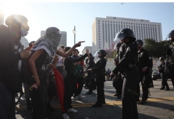 Los Angeles ban bố tình trạng khẩn cấp, áp đặt giới nghiêm tại trung tâm thành phố