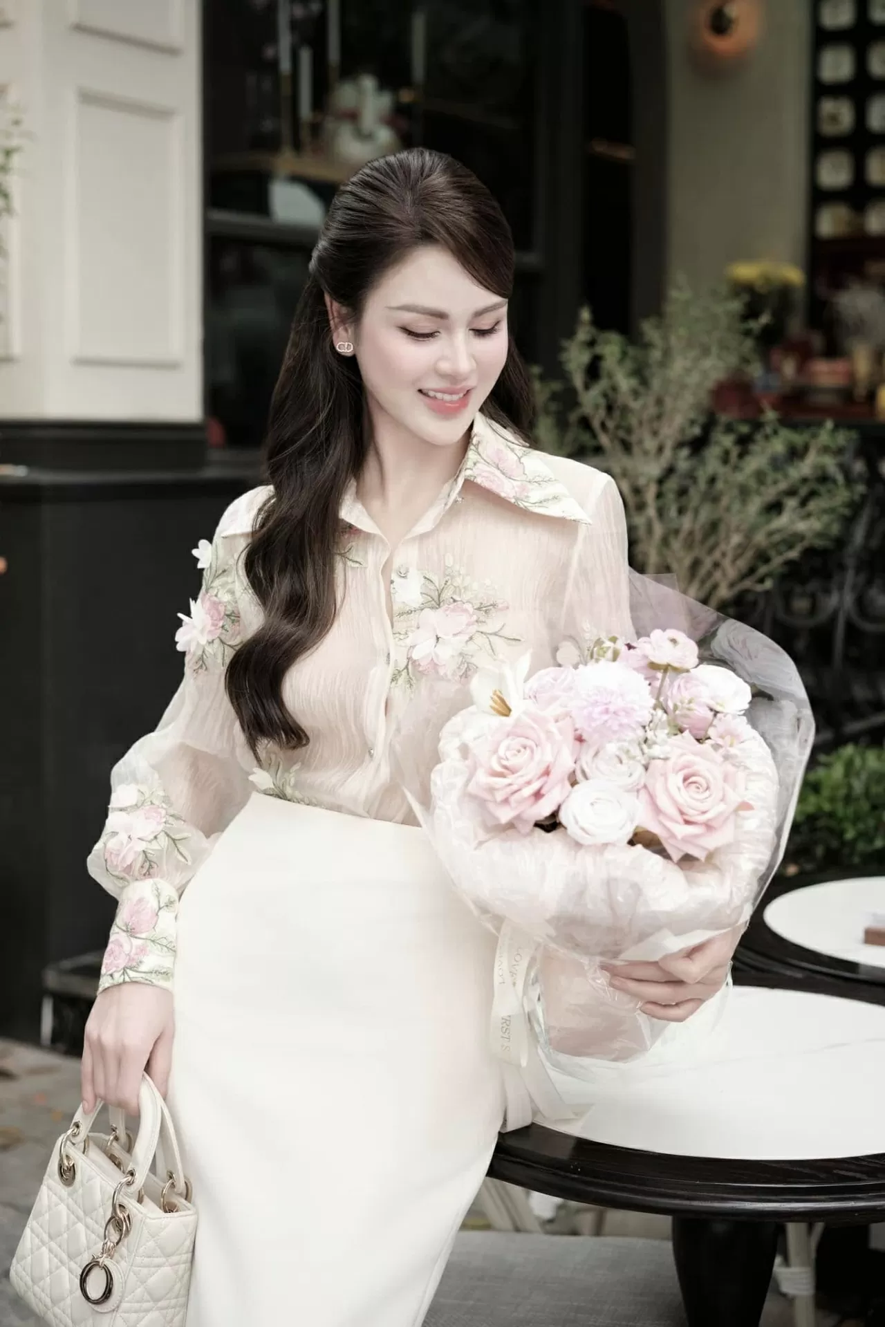 Ngắm gu thời trang sang chảnh của diễn viên Lương Thu Trang phim 'Dịu dàng màu nắng'