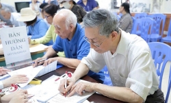 Từ ngày 1/7/2025, người hưởng lương hưu có được giữ phụ cấp khu vực khi chuyển nơi ở?