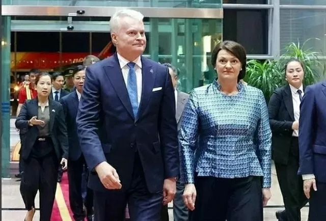 Lithuanian President arrived in Hanoi, beginning official visit to Vietnam