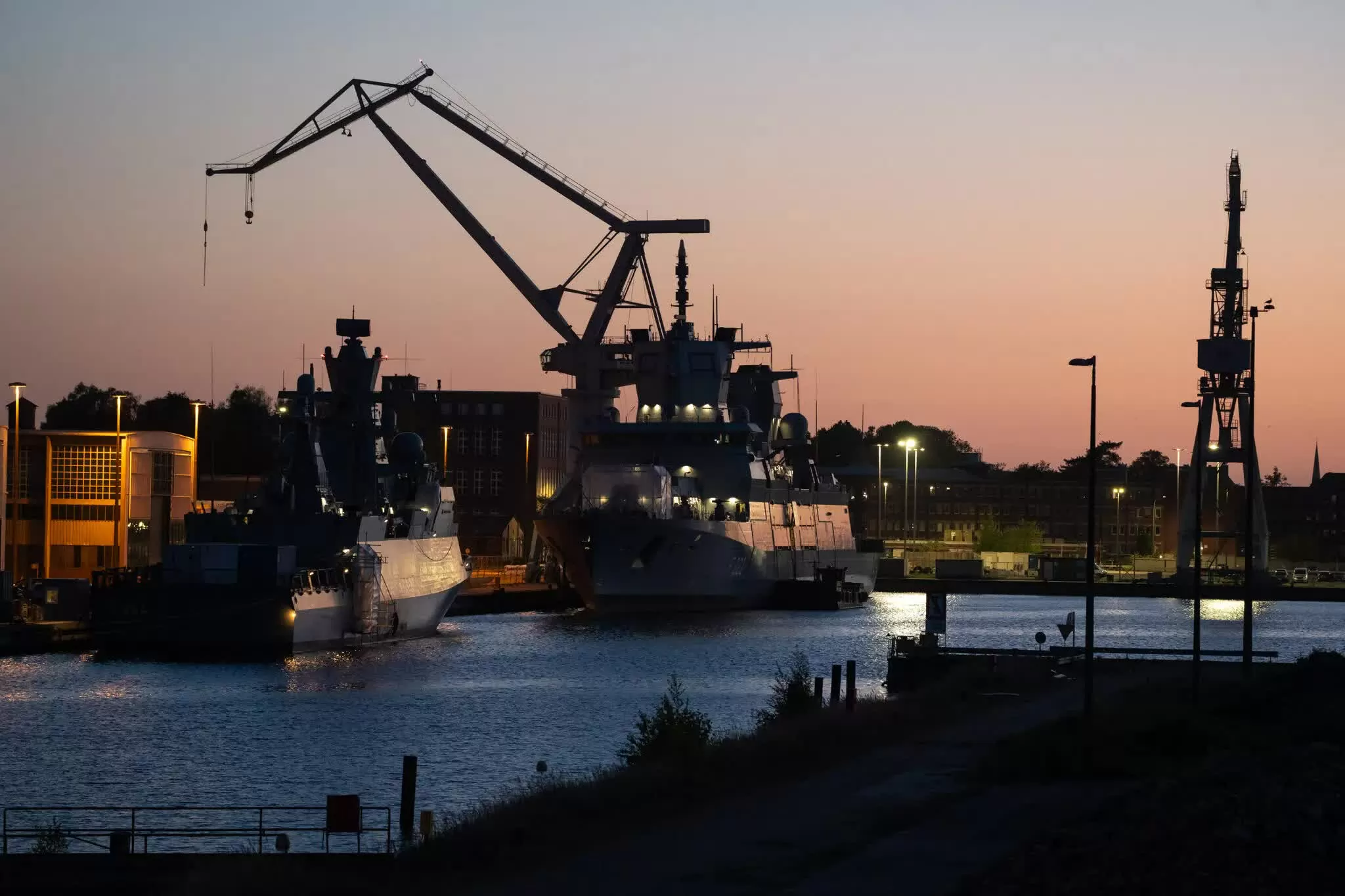 Hungary bất ngờ chấp thuận vấn đề cấm mua khí đốt Nga, EU tiến gần hơn đến gói trừng phạt thứ 19 Hungary bất ngờ chấp thuận vấn đề cấm mua khí đốt Nga, EU tiến gần hơn đến gói trừng phạt thứ 19