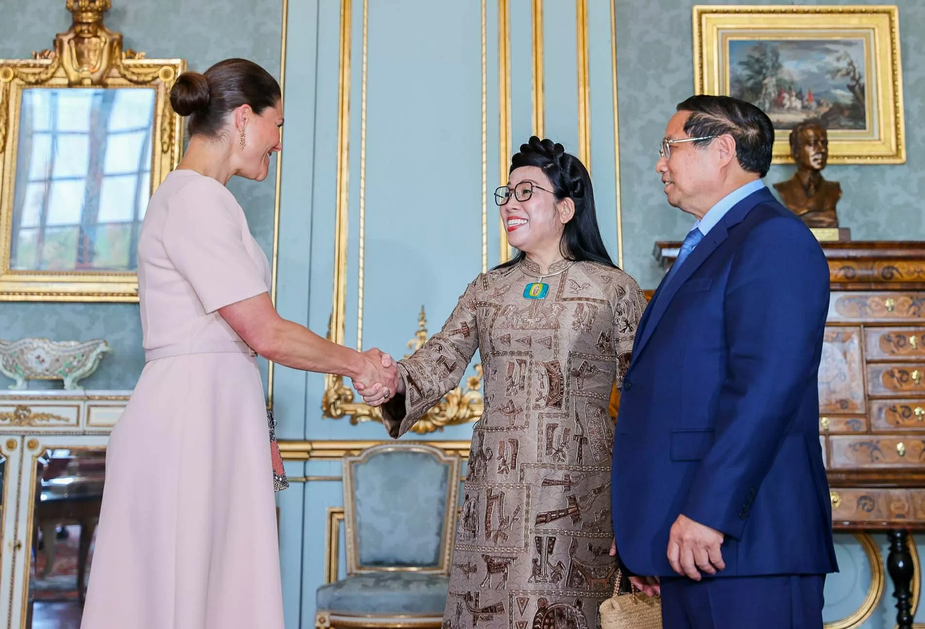Prime Minister Pham Minh Chinh meets with Crown Princess of Sweden, her spouse