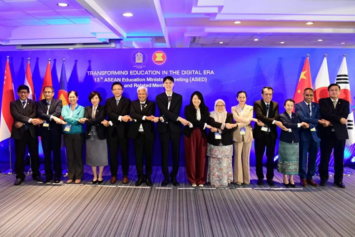 Hợp tác giáo dục ASEAN: Động lực chiến lược cho phát triển nguồn nhân lực chất lượng cao của Việt Nam trong kỷ nguyên vươn mình Hợp tác giáo dục ASEAN: Động lực chiến lược cho phát triển nguồn nhân lực chất lượng cao của Việt Nam trong kỷ nguyên vươn mình