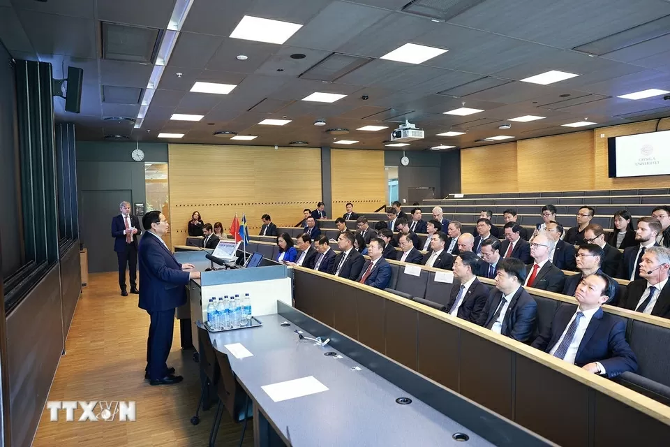 Thủ tướng Phạm Minh Chính thăm ngôi trường danh giá, lâu đời và tín bậc nhất ở Thuỵ Điển