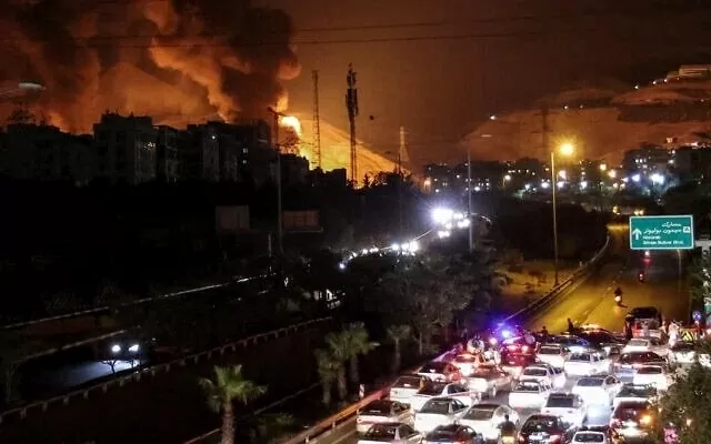 một cuộc không kích do Israel thực hiện đã nhắm vào trụ sở Bộ Quốc phòng Iran ở Tehran và gây hư hại cho một trong các tòa nhà tại đây.