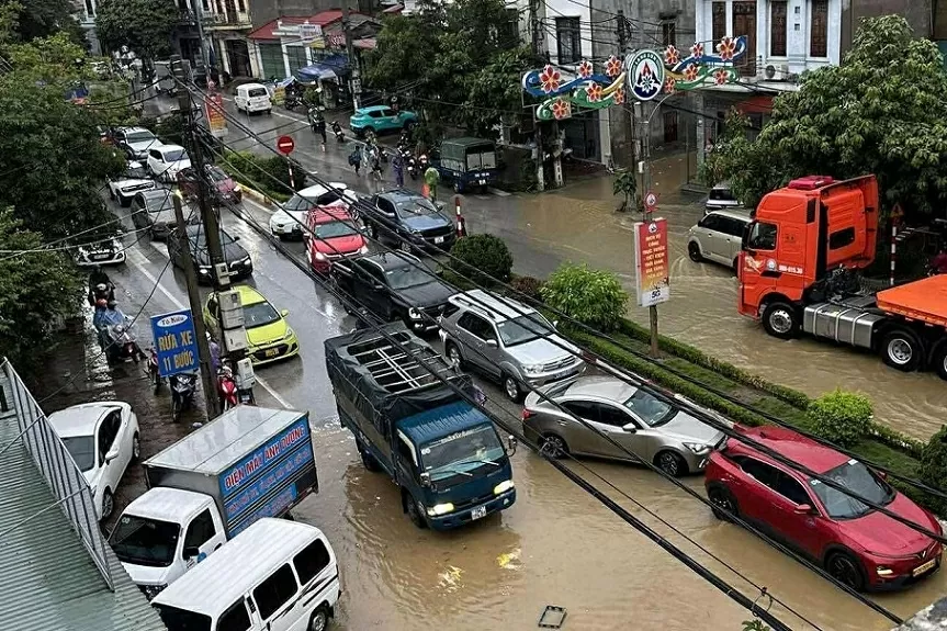 Thành phố Lạng Sơn thành biển nước sau cơn mưa lớn Thành phố Lạng Sơn thành biển nước sau cơn mưa lớn