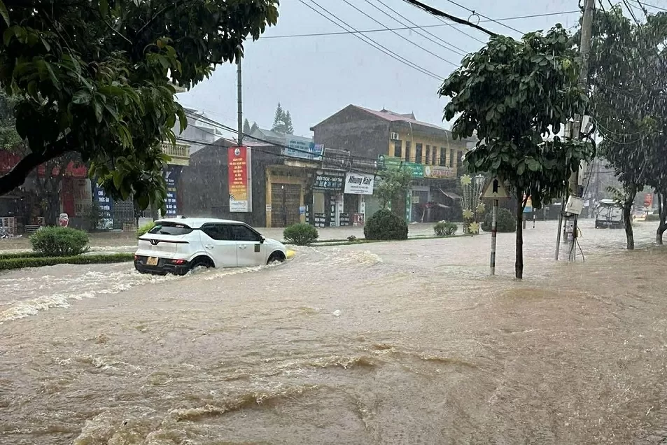 Thành phố Lạng Sơn thành biển nước sau cơn mưa lớn Thành phố Lạng Sơn thành biển nước sau cơn mưa lớn