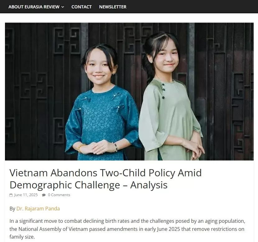 Bài viết “Vietnam Abandons Two-Child Policy Amid Demographic Challenge – Analysis” (tạm dịch: Việt Nam chấm dứt chính sách hai con trong bối cảnh dân số già hóa) của Tiến sĩ Rajaram Panda (Ấn Độ) đăng tải trên Eurasia Review ngày 11/6. (Ảnh chụp màn hình)