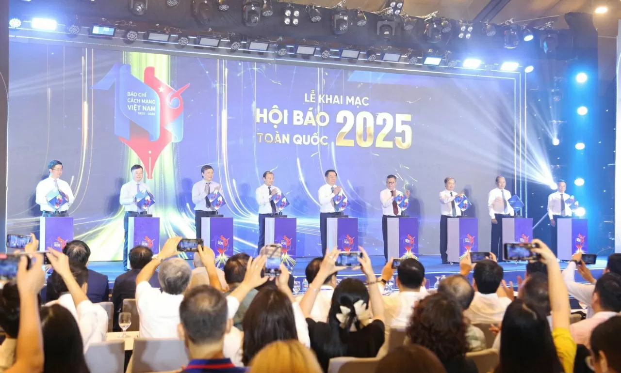 Báo chí cách mạng Việt Nam: Ngọn cờ tư tưởng, động lực to lớn góp phần đưa đất nước vững bước vào kỷ nguyên mới Báo chí cách mạng Việt Nam: Ngọn cờ tư tưởng, động lực to lớn góp phần đưa đất nước vững bước vào kỷ nguyên mới