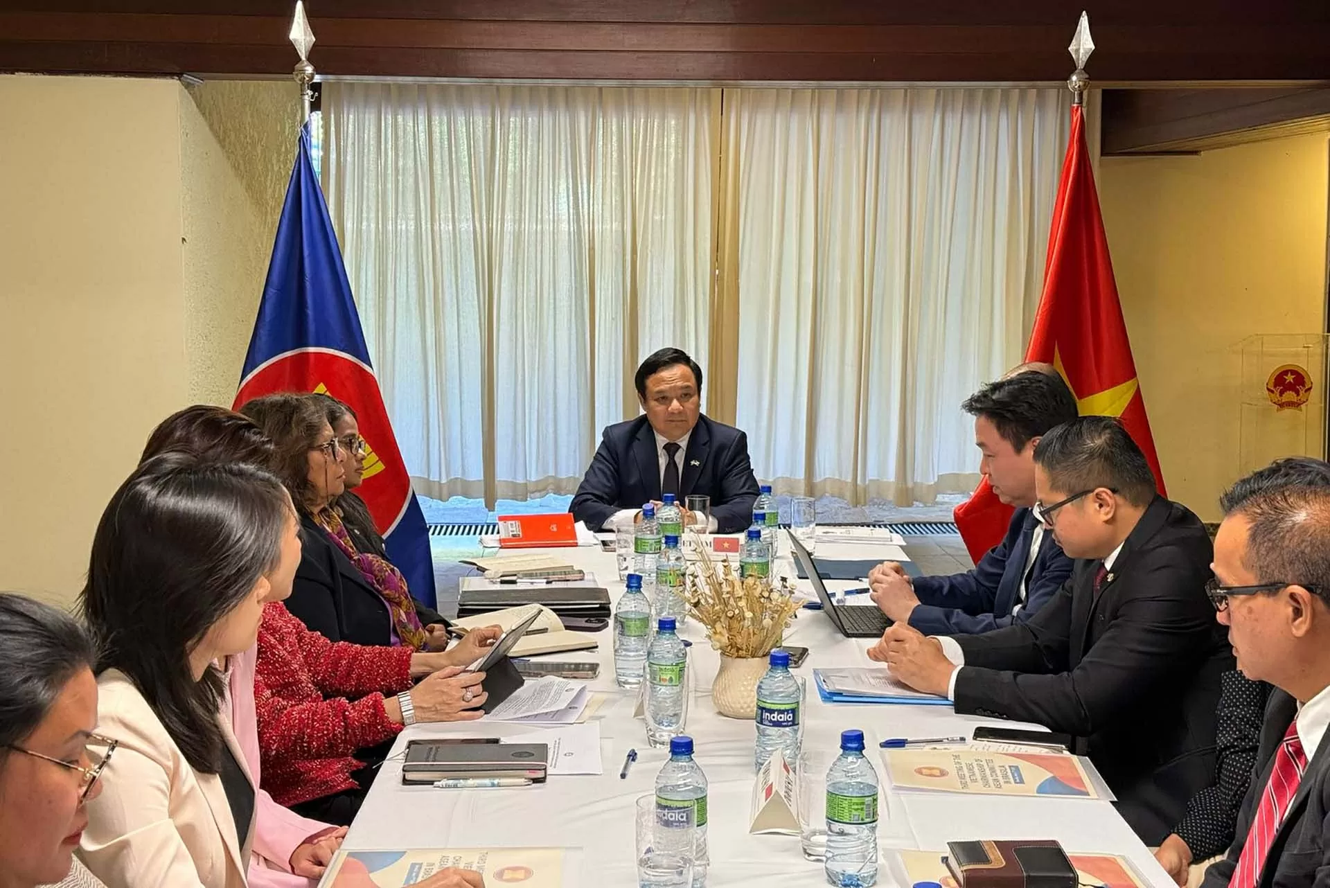 Việt Nam bàn giao chức Chủ tịch luân phiên ASEAN tại Brasília cho Campuchia Việt Nam bàn giao chức Chủ tịch luân phiên ASEAN tại Brasília cho Campuchia