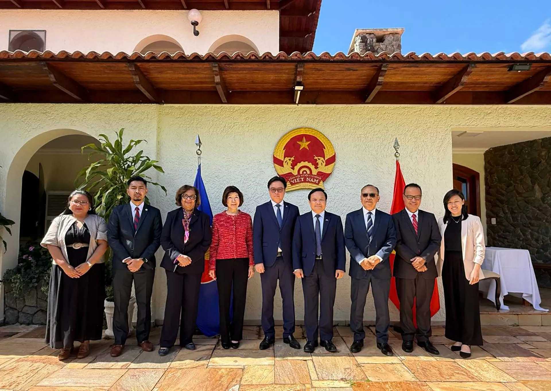 Việt Nam bàn giao chức Chủ tịch luân phiên ASEAN tại Brasília cho Campuchia Việt Nam bàn giao chức Chủ tịch luân phiên ASEAN tại Brasília cho Campuchia