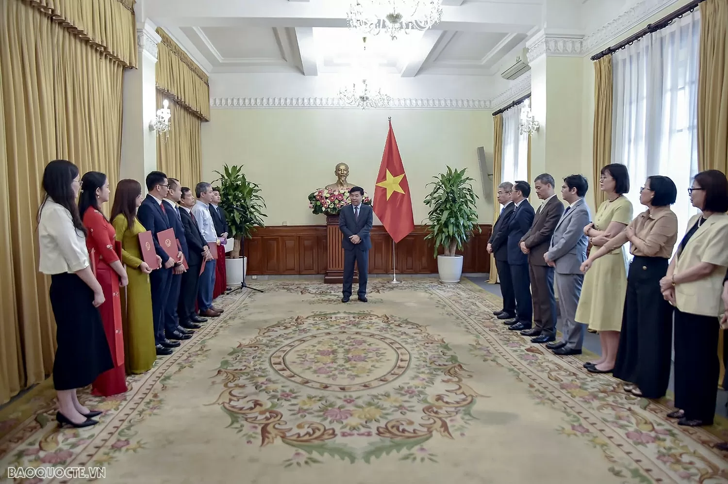 Bộ Ngoại giao trao quyết định bổ nhiệm, điều động cán bộ lãnh đạo, quản lý