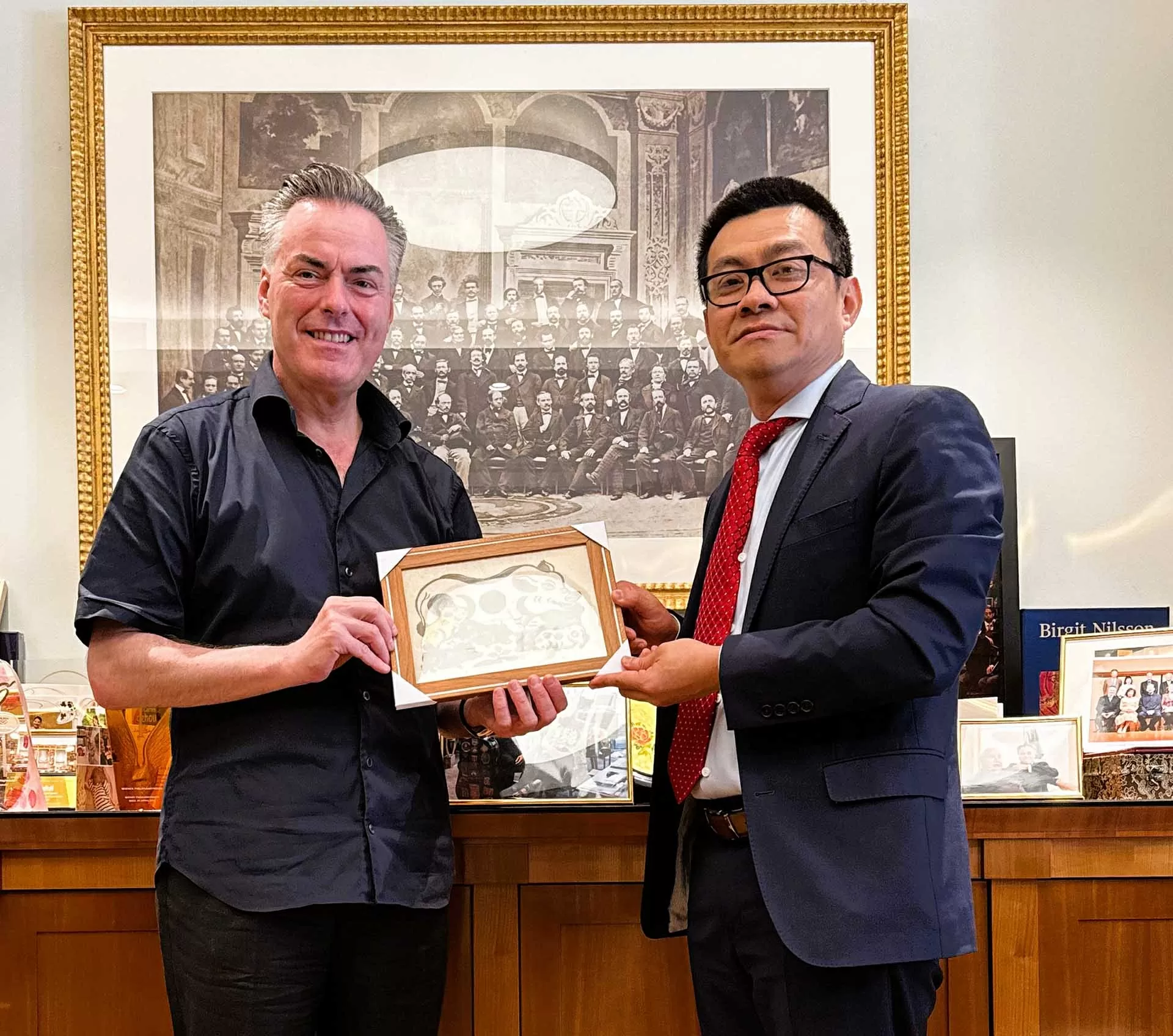 Đại sứ Vũ Lê Thái Hoàng làm việc với Chủ tịch Dàn nhạc giao hưởng Vienna