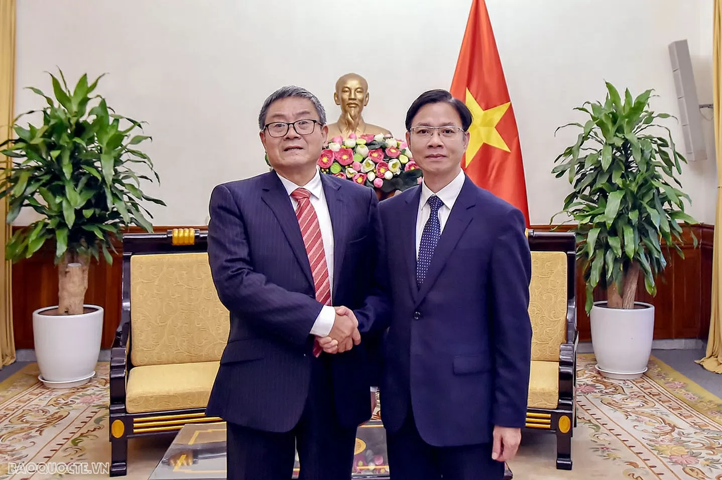 Thứ trưởng Ngoại giao Ngô Lê Văn tiếp Đoàn đại biểu Ủy ban Tư vấn Chính sách Ngoại giao Trung Quốc