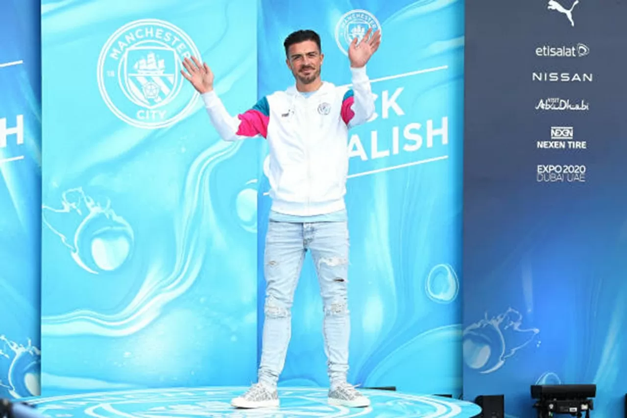 5. Jack Grealish (Man City - 115 triệu euro) - Là đội trưởng mẫu mực của Aston Villa, Grealish được Man City chiêu mộ vào năm 2021 và trở thành cầu thủ đắt giá nhất lịch sử sân Eithad. Tuy nhiên, Grealish sa sút phong độ trầm trọng và hiện đã bị Pep loại khỏi kế hoạch.