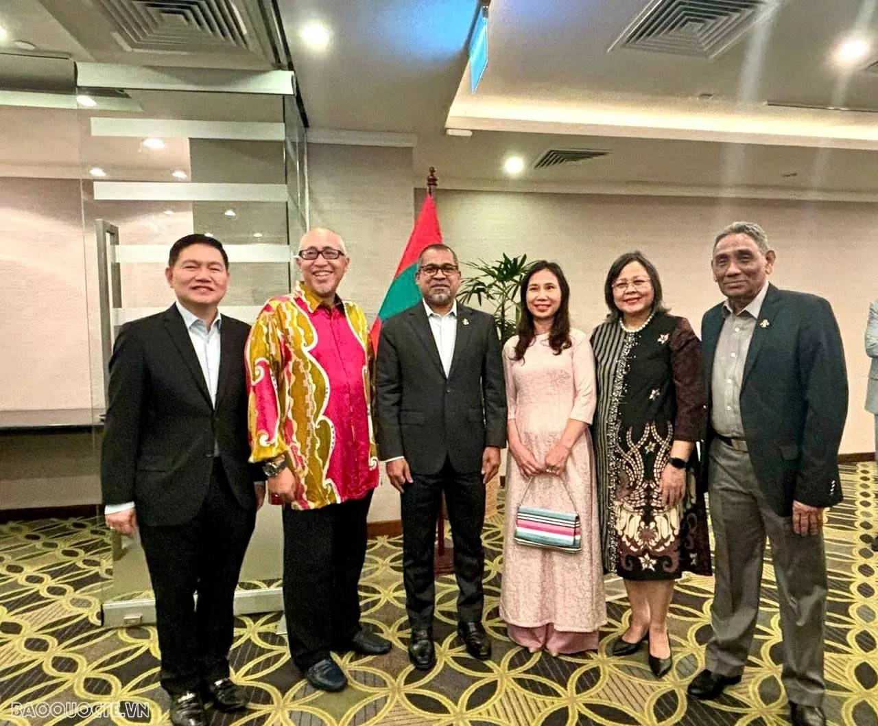 Ambassador Trinh Thi Tam in a meeting with Maldivian Foreign Minister Abdulla Khaleeh, together with ASEAN Ambassadors/High Commissioners in Colombo in 2025.