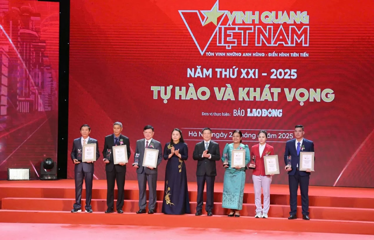Vinh Quang Việt Nam 2025: Tự hào những tấm gương cống hiến, khơi dậy khát vọng phát triển