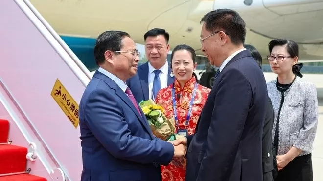 Prime Minister Pham Minh Chinh arrives in Tianjin for WEF meeting, working visit to China