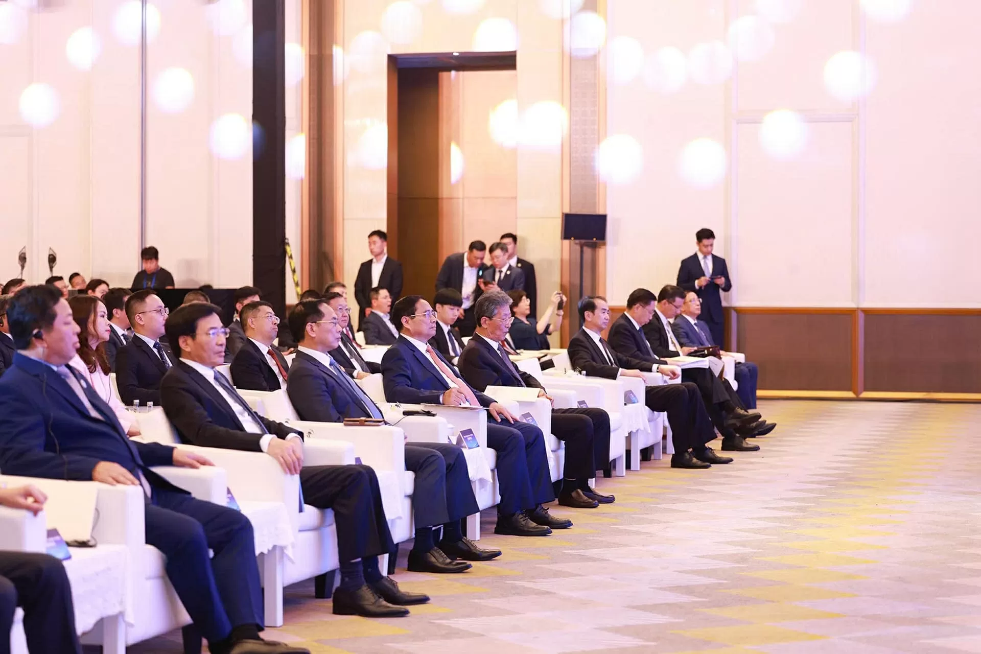 Không gian và cơ hội hợp tác kinh tế giữa Việt Nam và Trung Quốc còn rất rộng lớn Không gian và cơ hội hợp tác kinh tế giữa Việt Nam và Trung Quốc còn rất rộng lớn