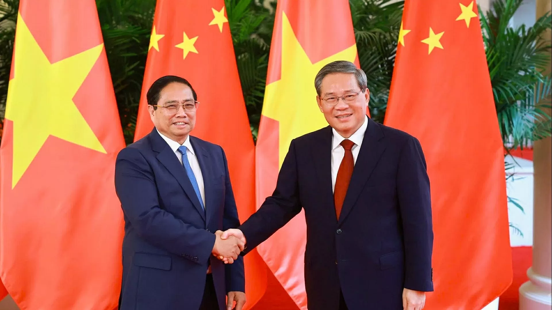 Prime Minister Pham Minh Chinh and Chinese Premier Li Qiang hold talks to advance bilateral cooperation