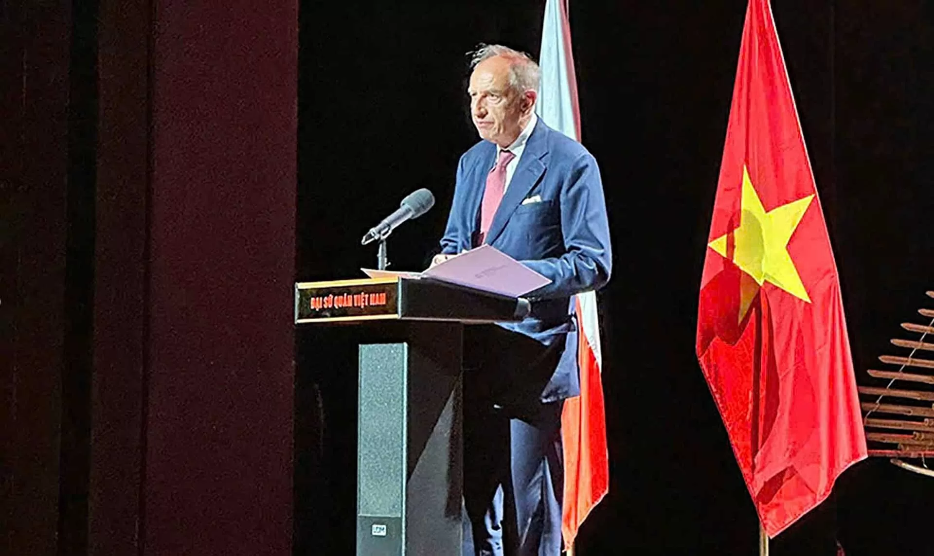 Ông Władysław Teofil Bartoszewski, Quốc vụ khanh Bộ Ngoại giao Ba Lan phát biểu tại sự kiện.