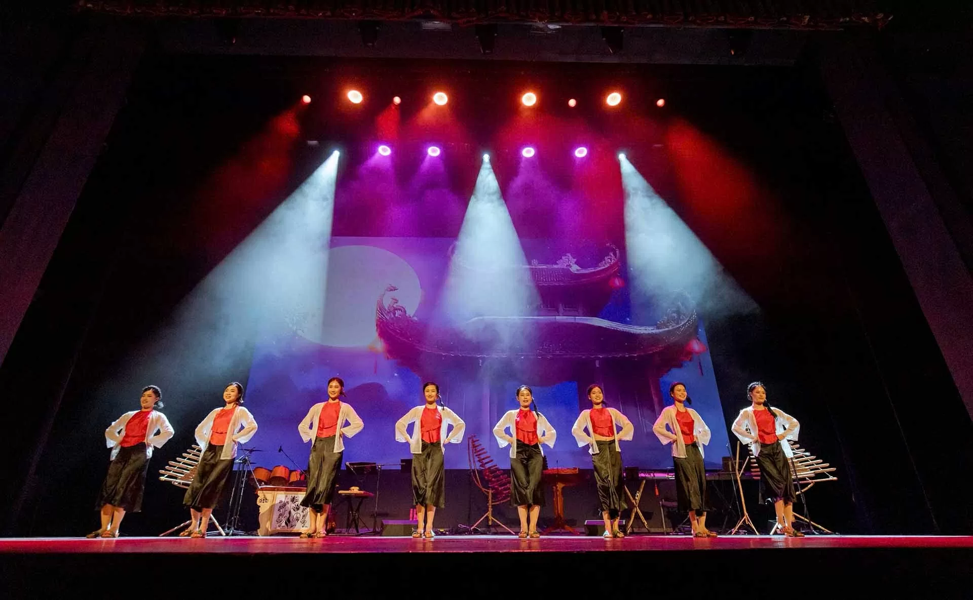 Tiết mục nhảy dân tộc của Việt Nam. Tiết mục nhảy dân tộc của Việt Nam.