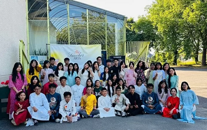 Tuần Việt Nam tại Saint Herblain thu hút đông đảo bạn bè Pháp