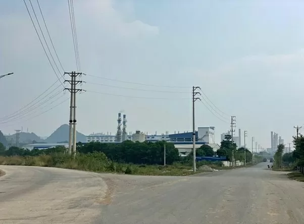 Hình ảnh đường điện trung áp 35KV cấp điện trong Khu công nghiệp. Hình ảnh đường điện trung áp 35KV cấp điện trong Khu công nghiệp.
