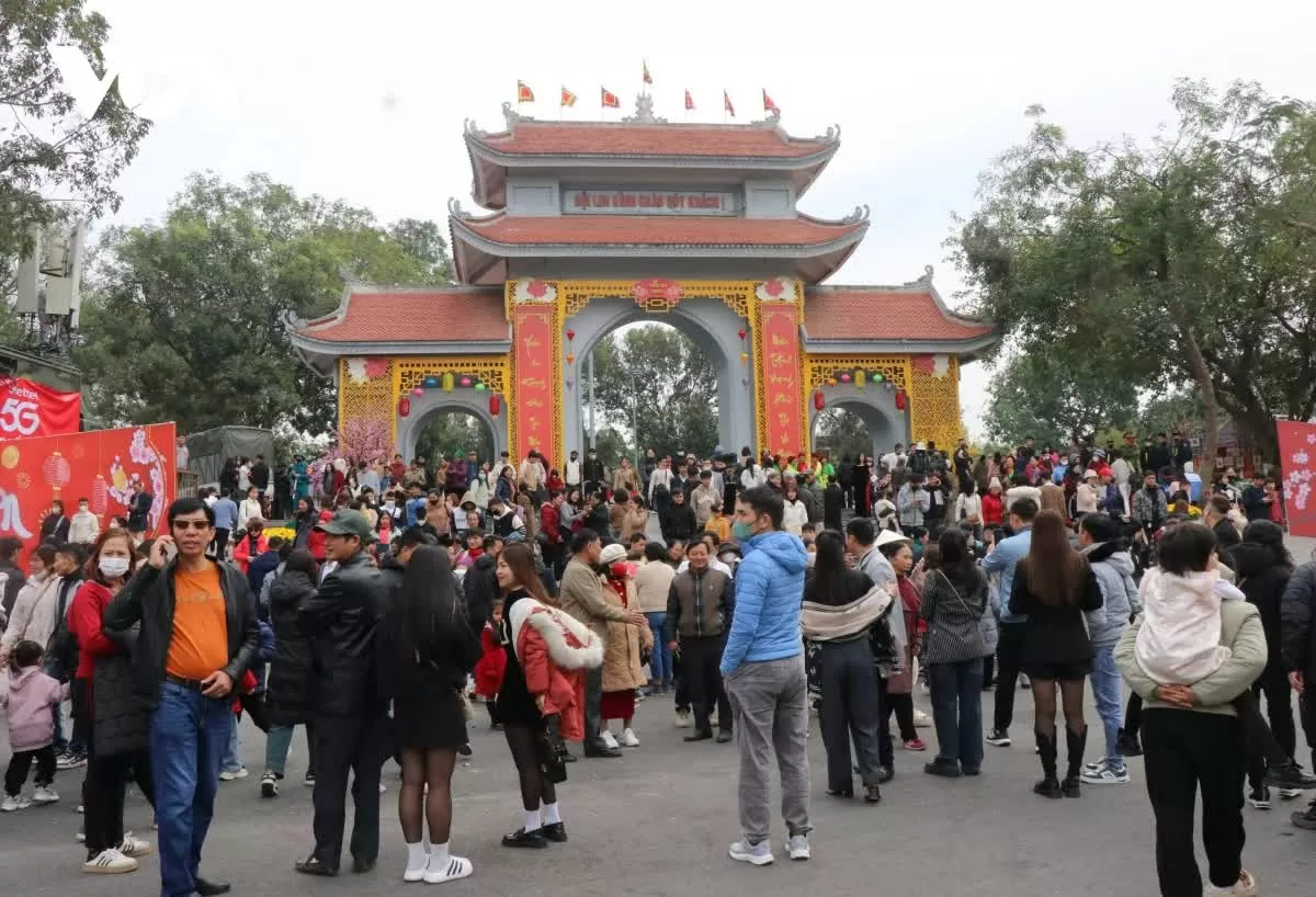 Hàng nghìn du khách trẩy Hội Lim 2025. (Nguồn: VOV)