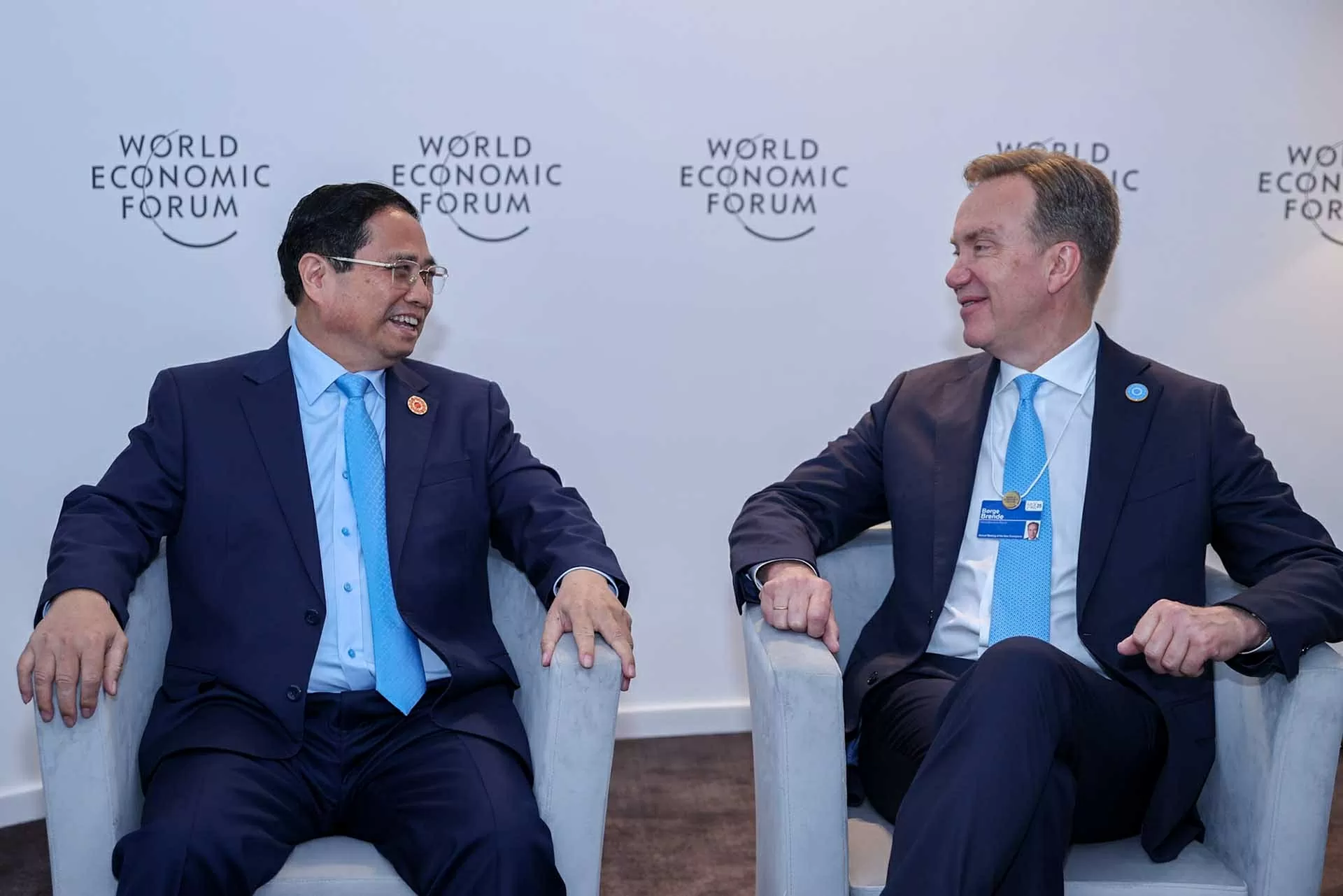 Prime Minister Pham Minh Chinh meets World Economic Forum leaders in Tianjin