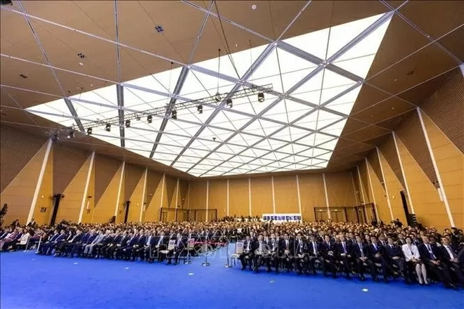 Prime Minister Pham Minh Chinh attends opening plenary of WEF's 16th Annual Meeting of New Champions in Tianjin