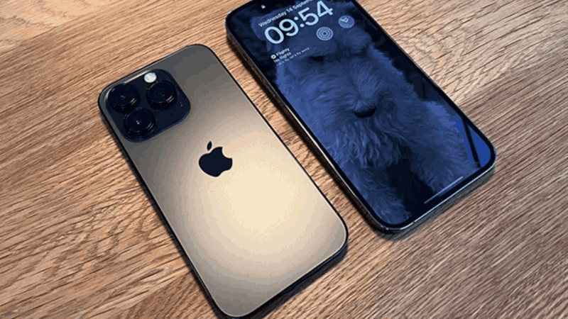 Vì sao nên úp điện thoại xuống bàn? Lợi ích bạn chưa từng nghĩ tới