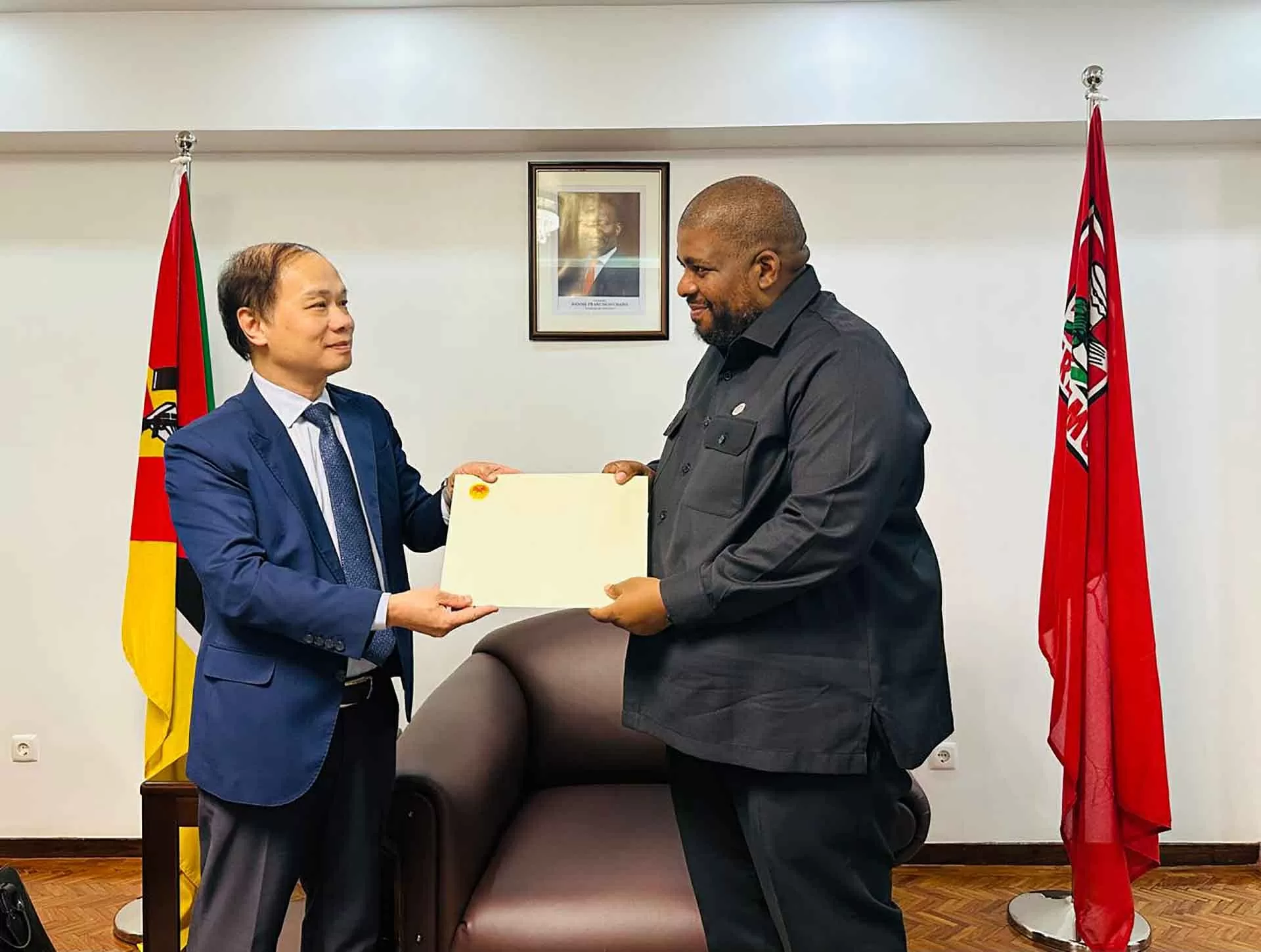 Đưa quan hệ hữu nghị truyền thống và hợp tác nhiều mặt giữa Việt Nam-Mozambique đi vào chiều sâu, hiệu quả, thực chất Đưa quan hệ hữu nghị truyền thống và hợp tác nhiều mặt giữa Việt Nam Mozambique đi vào chiều sâu, hiệu quả, thực chất