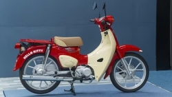 Cận cảnh Honda Super Cub Hello Kitty bản giới hạn vừa về Việt Nam