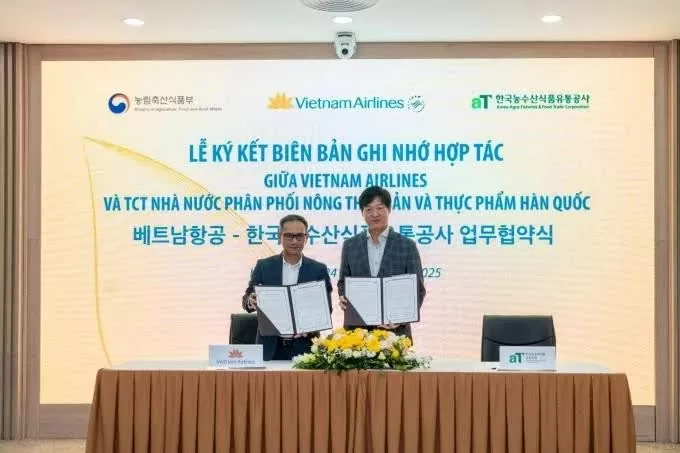 Vietnam Airlines partners with Korean firm to promote K-food in Southeast Asia Vietnam Airlines partners with Korean firm to promote K-food in Southeast Asia