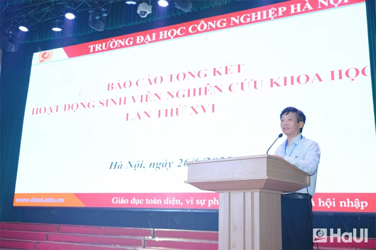 PGS.TS. Trịnh Trọng Chưởng - Trưởng phòng Khoa học Công nghệ báo cáo tổng kết hoạt động nghiên cứu khoa học lần thứ XVI. PGS.TS. Trịnh Trọng Chưởng - Trưởng phòng Khoa học Công nghệ báo cáo tổng kết hoạt động nghiên cứu khoa học lần thứ XVI.