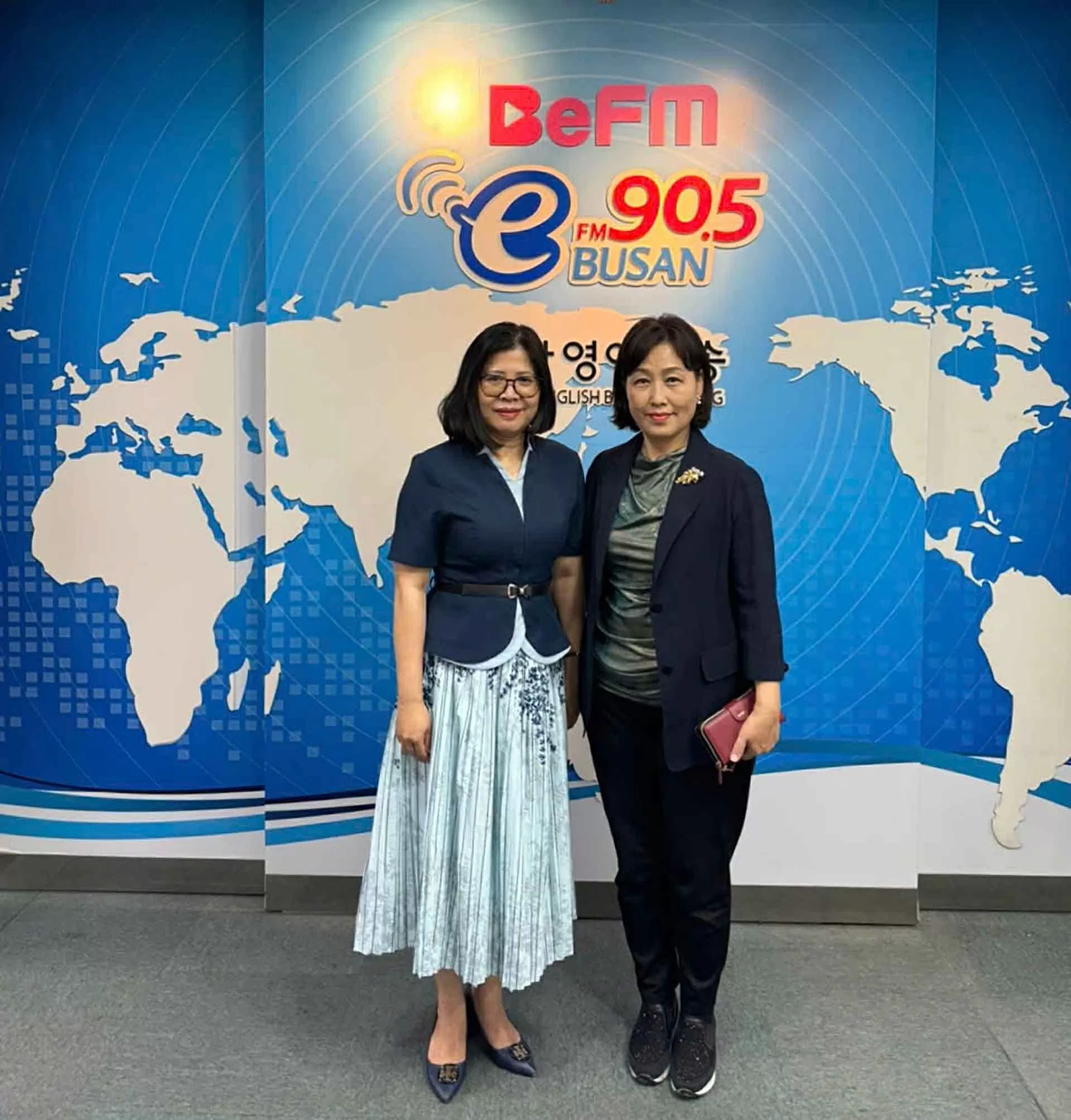 Tổng lãnh sự Đoàn Phương Lan trả lời phỏng vấn chương trình ‘Hello Vietnam’ của Đài phát thanh tiếng Anh Busan