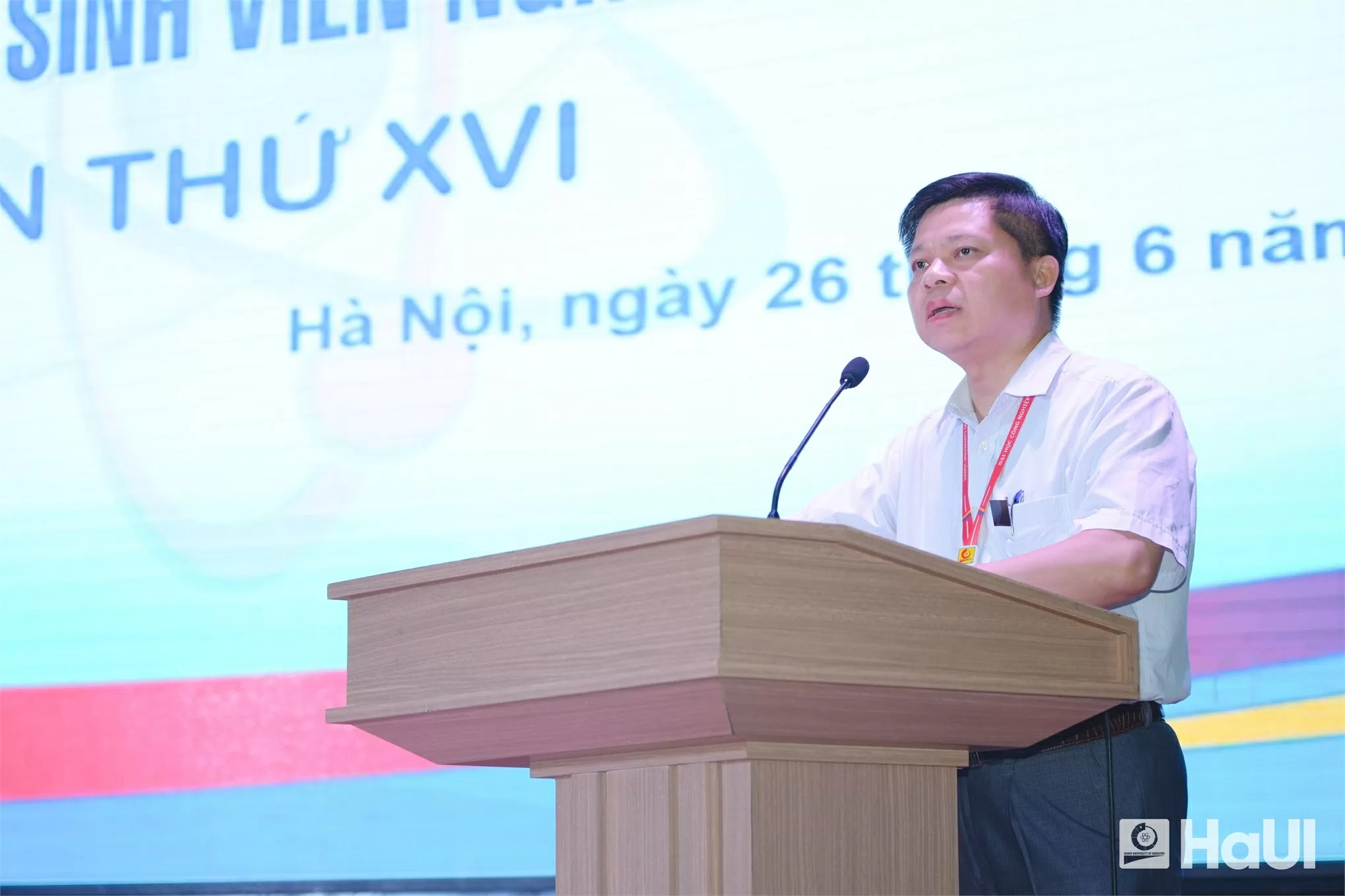 PGS.TS. Phạm Văn Đông - Phó Hiệu trưởng Nhà trường phát biểu tại hội nghị. PGS.TS. Phạm Văn Đông - Phó Hiệu trưởng Nhà trường phát biểu tại hội nghị.