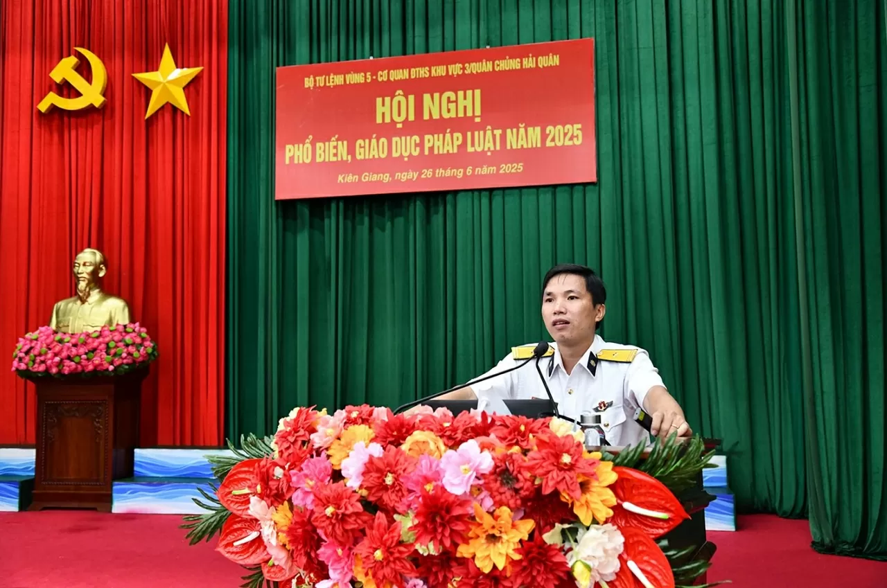 Vùng 5 Hải quân: Nâng cao kiến thức pháp luật cho cán bộ, chiến sĩ