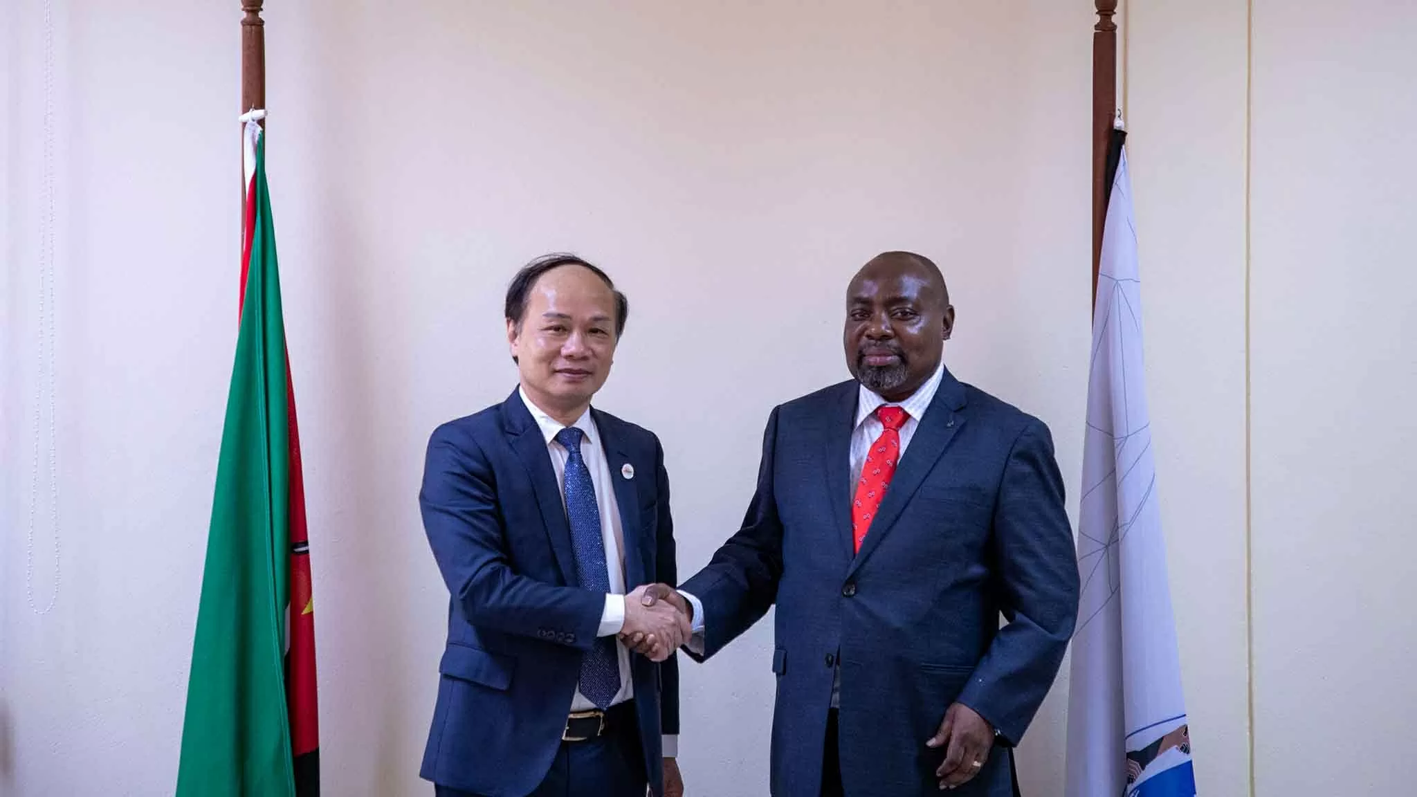 Khai mạc triển lãm ảnh ‘Việt Nam-Mozambique: 50 năm đoàn kết và phát triển’